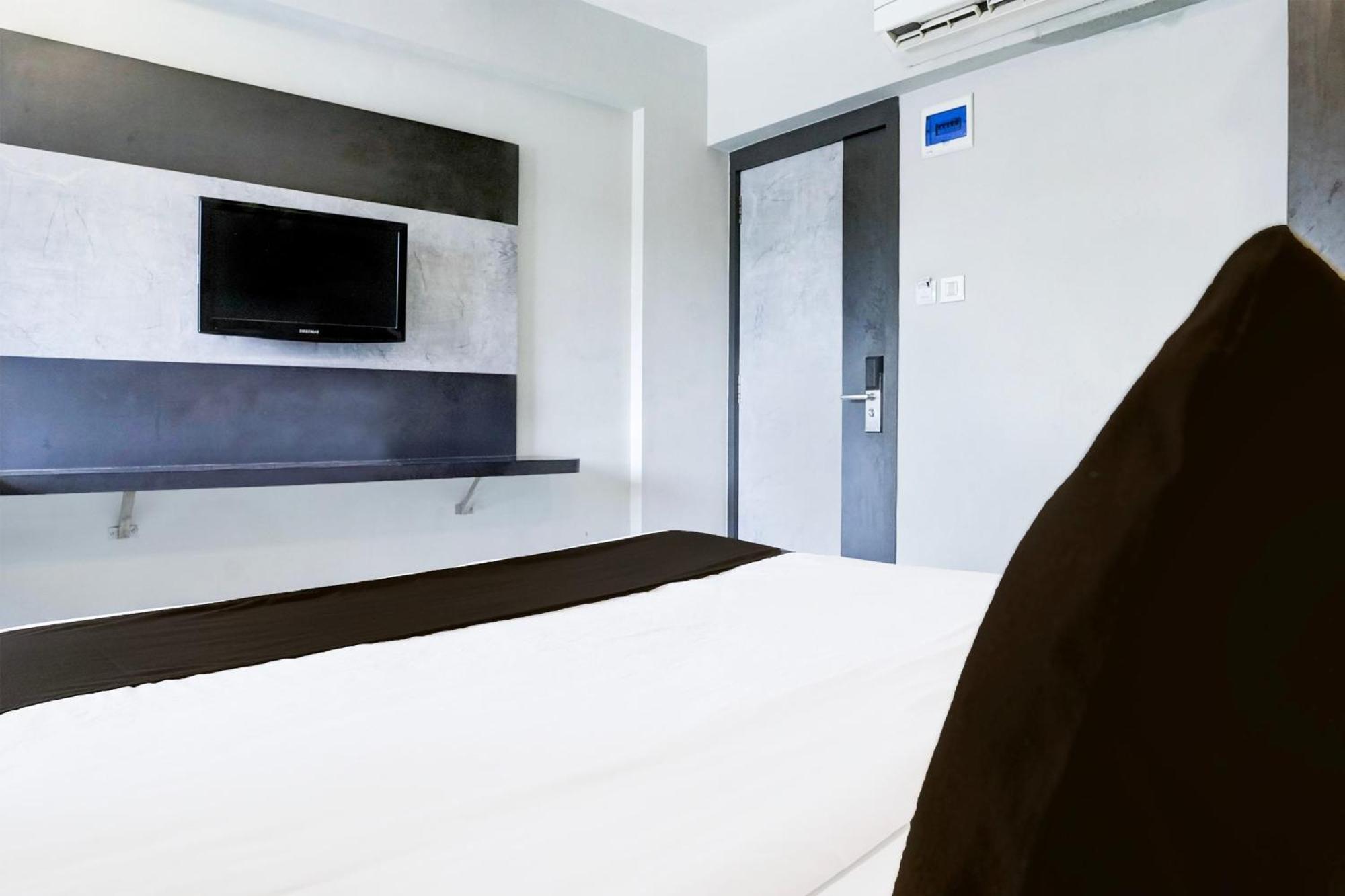 Hotel Super Townhouse Oak Vashi Turambhe Esterno foto