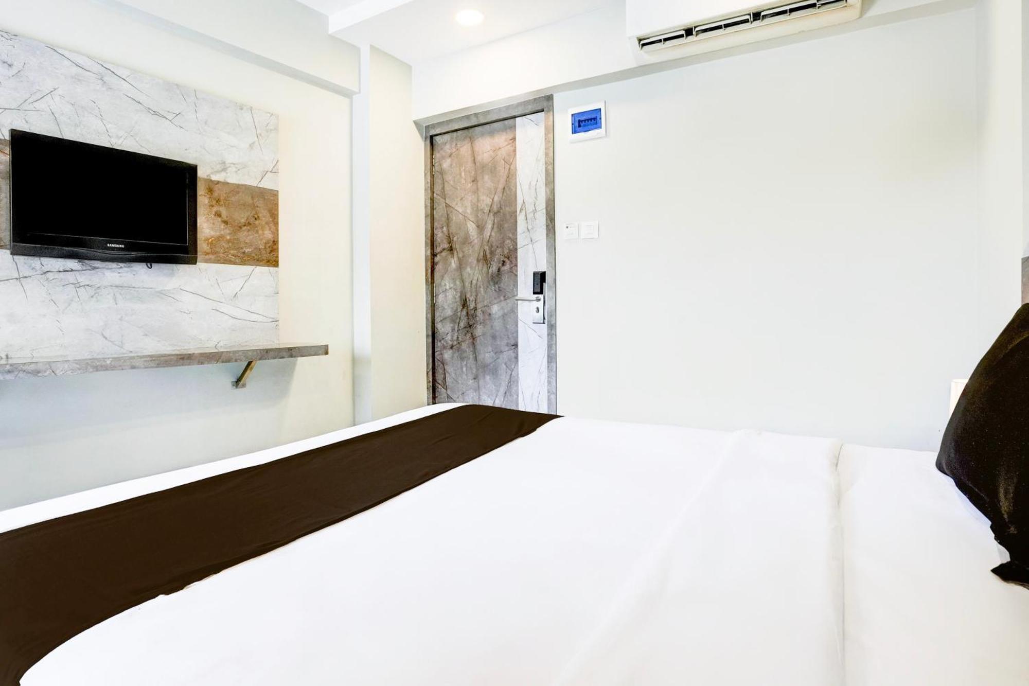 Hotel Super Townhouse Oak Vashi Turambhe Esterno foto