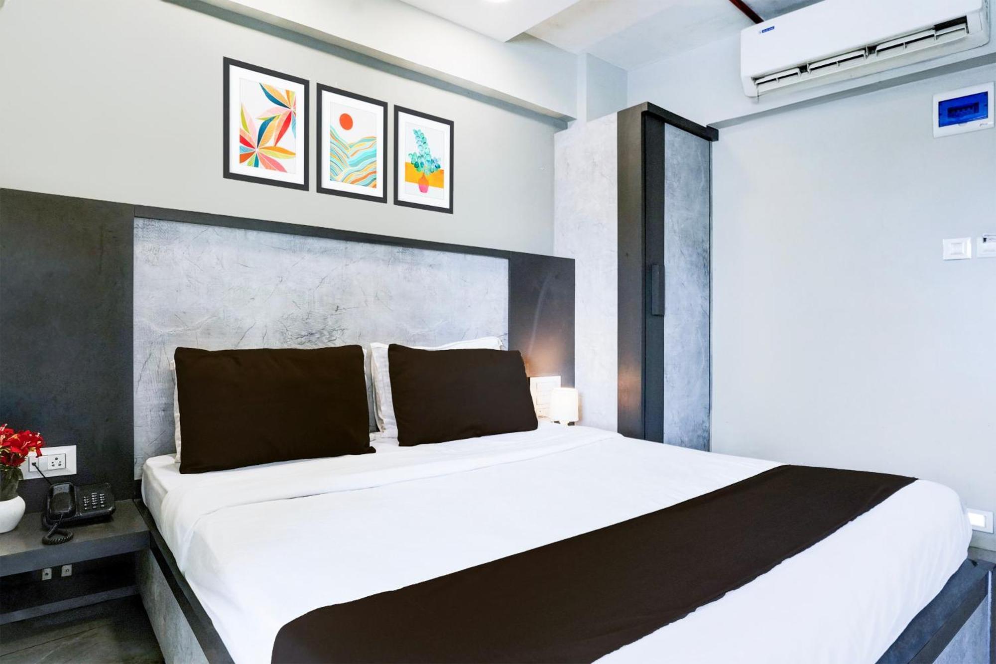Hotel Super Townhouse Oak Vashi Turambhe Esterno foto