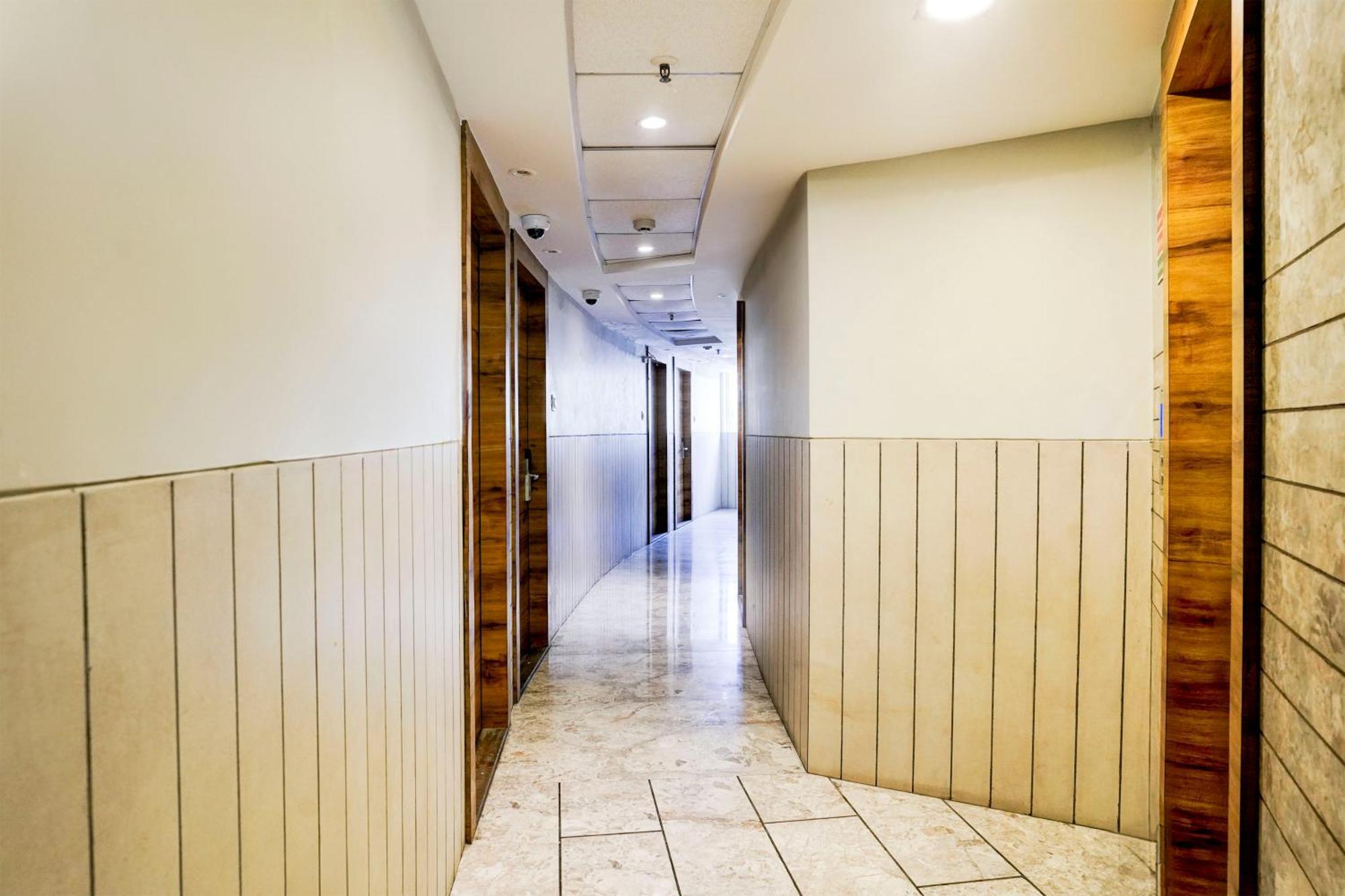 Hotel Super Townhouse Oak Vashi Turambhe Esterno foto
