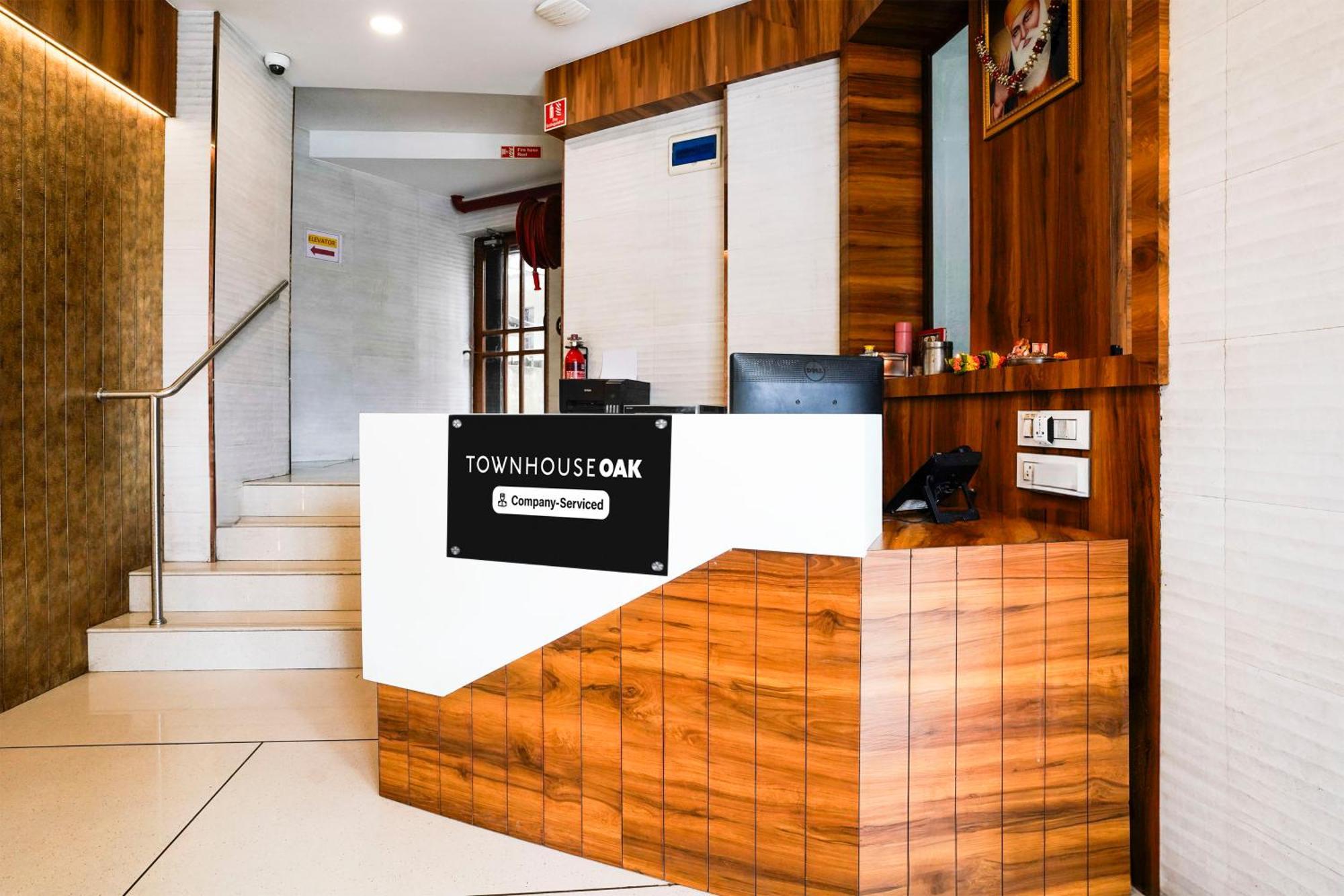 Hotel Super Townhouse Oak Vashi Turambhe Esterno foto