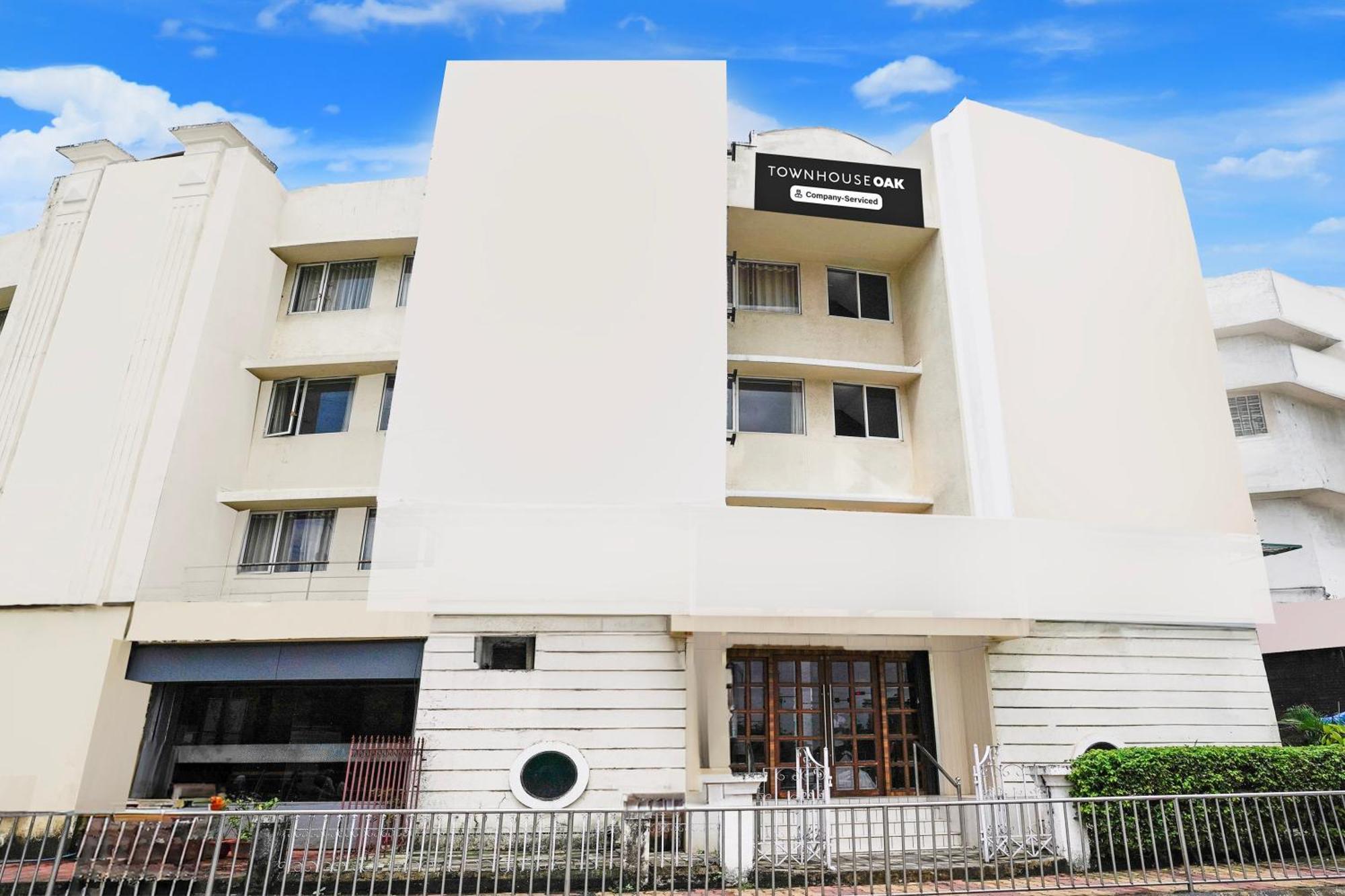 Hotel Super Townhouse Oak Vashi Turambhe Esterno foto