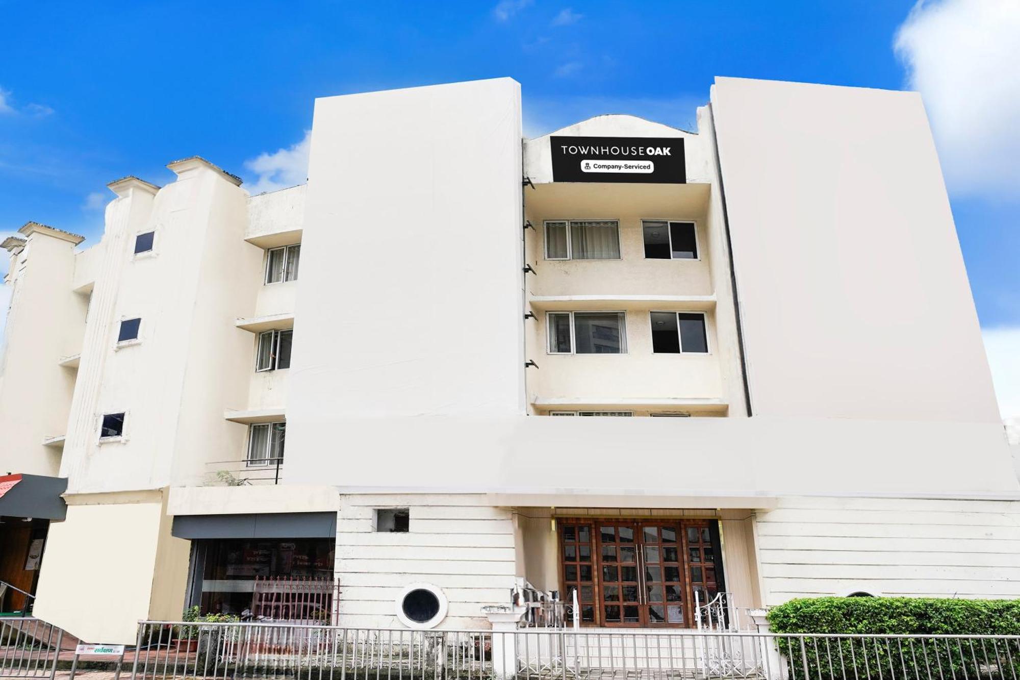 Hotel Super Townhouse Oak Vashi Turambhe Esterno foto
