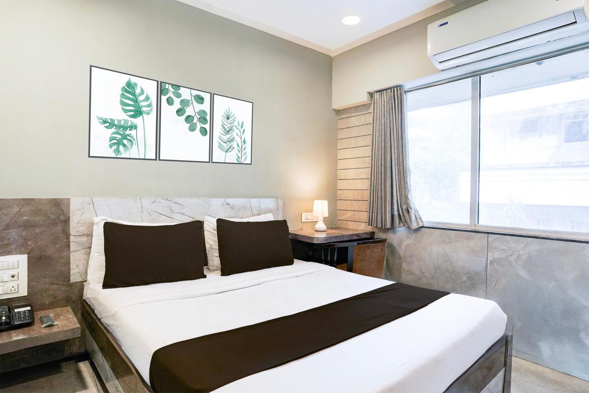 Hotel Super Townhouse Oak Vashi Turambhe Esterno foto