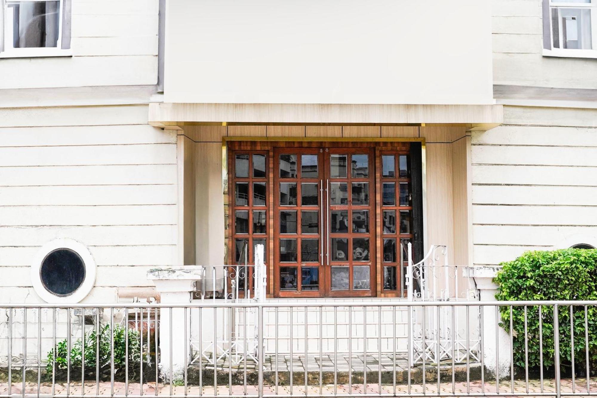 Hotel Super Townhouse Oak Vashi Turambhe Esterno foto