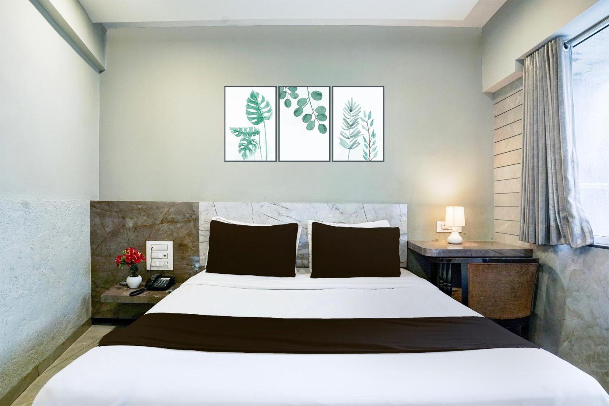 Hotel Super Townhouse Oak Vashi Turambhe Esterno foto