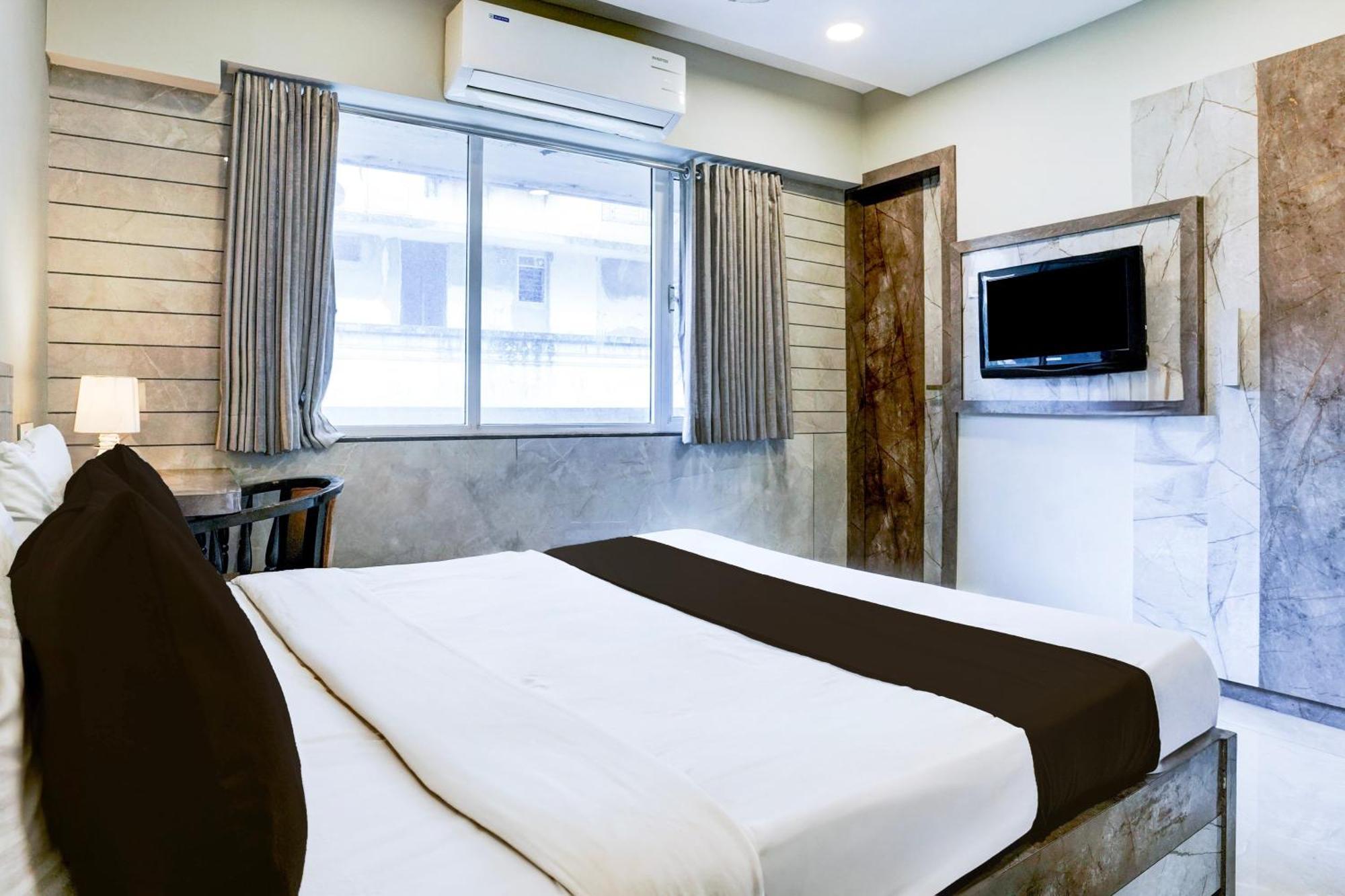 Hotel Super Townhouse Oak Vashi Turambhe Esterno foto